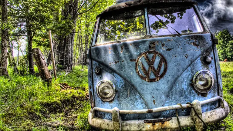 Abandoned Car theme for Windows 11 Slideshow image 3