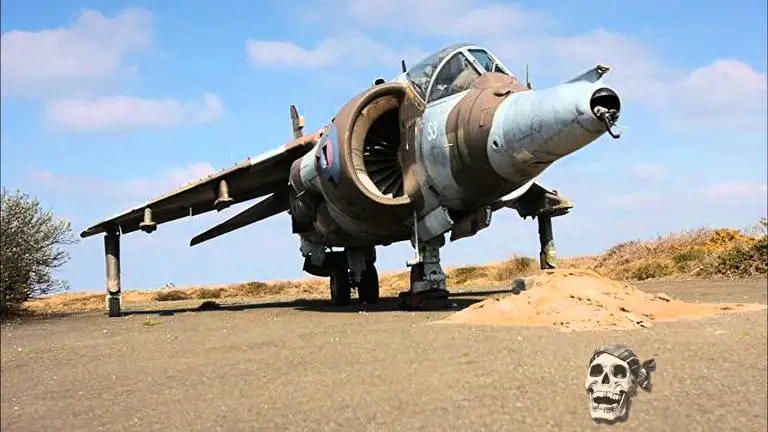 Abandoned Planes theme for Windows 11 Slideshow image 2