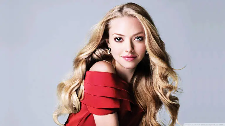 Amanda Seyfried theme for Windows 11 Slideshow image 2