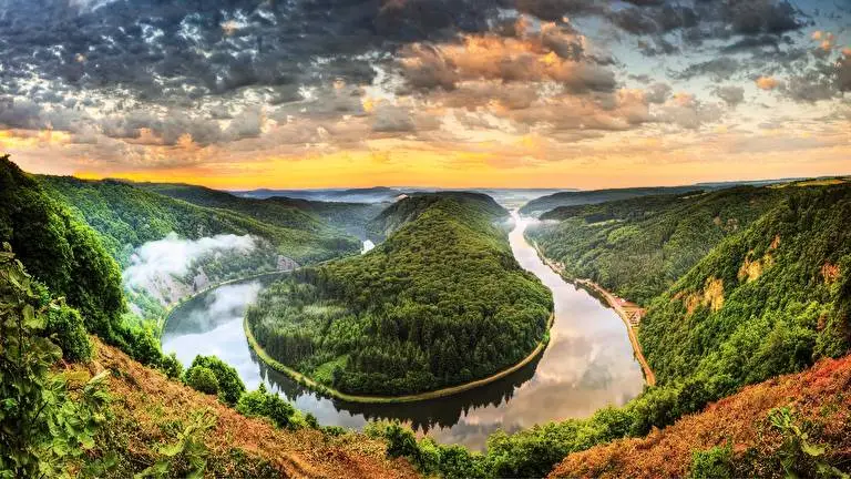 Amazing Places theme for Windows 11 Slideshow image 1