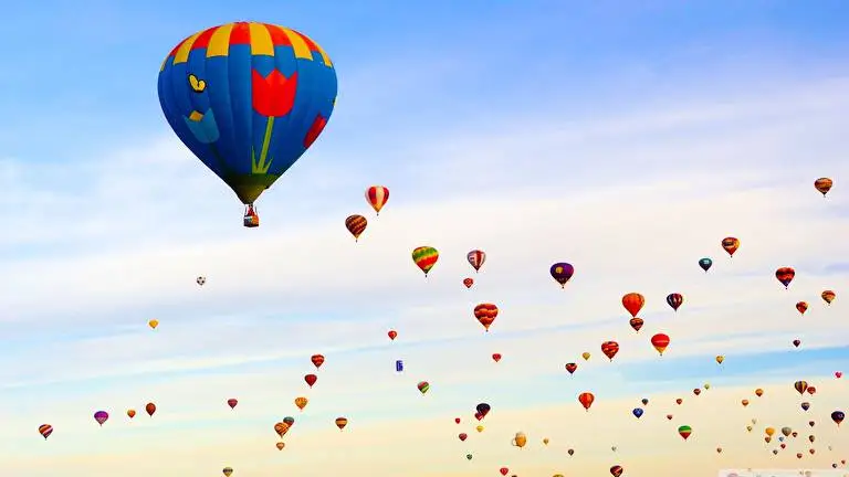 Balloons theme for Windows 11 Slideshow image 1