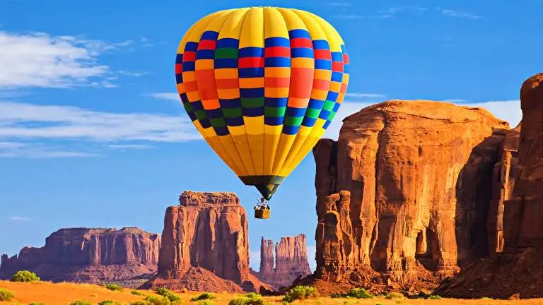Balloons theme for Windows 11 Slideshow image 2