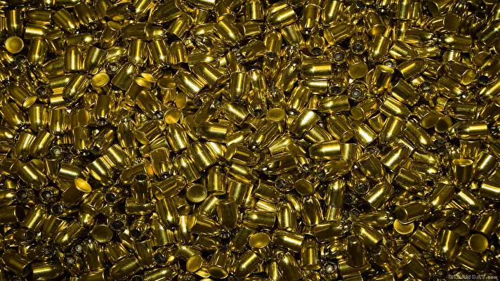 Black and Gold theme for Windows 11 Slideshow image 4