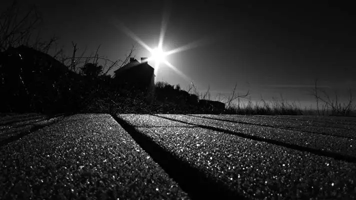 Black and White Dark theme for Windows 11 Slideshow image 5