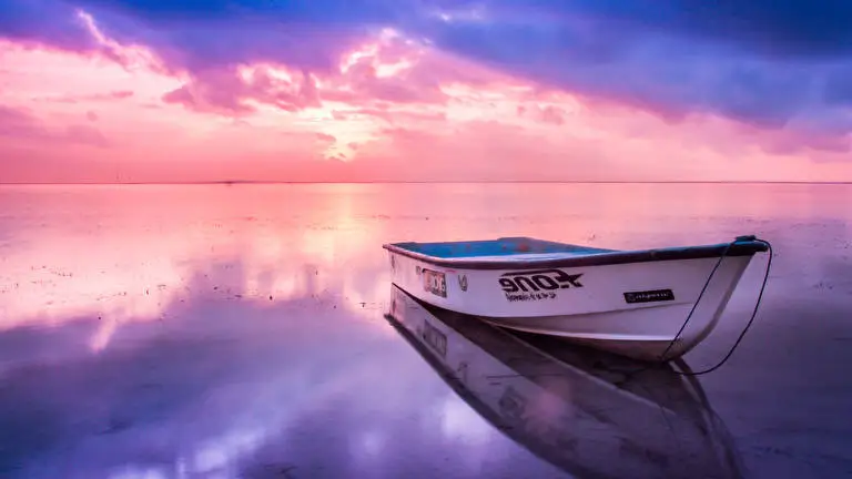 Boats In Sunset theme for Windows 11 Slideshow image 4