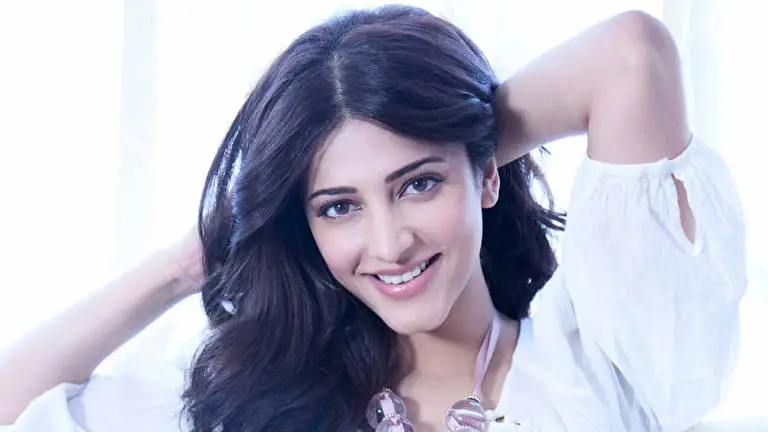 Bollywood Shruti Haasan theme for Windows 11 Slideshow image 4