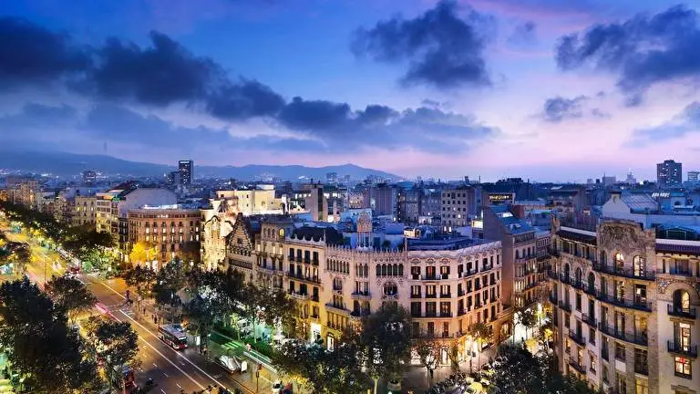 Cities theme for Windows 11 Slideshow image 1