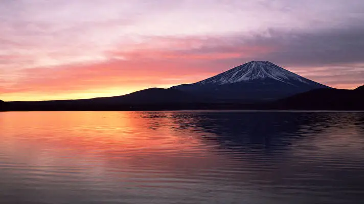 Japan Mountains Dark theme for Windows 11 Slideshow image 4