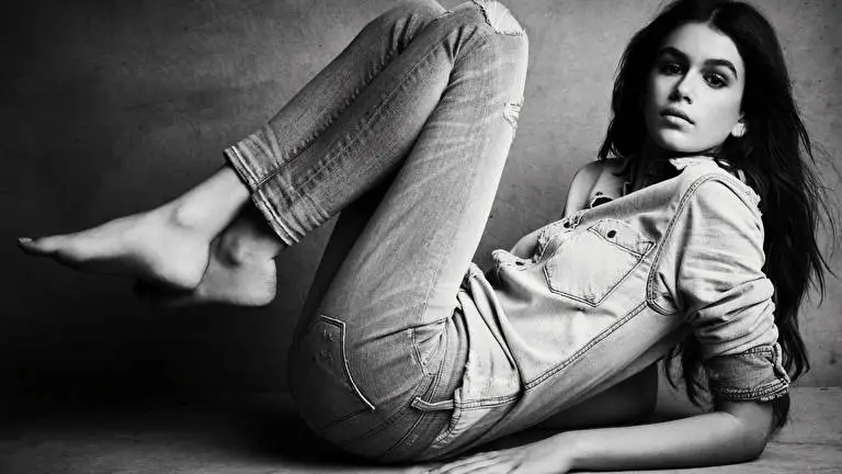 Kaia Gerber theme for Windows 11 Slideshow image 1