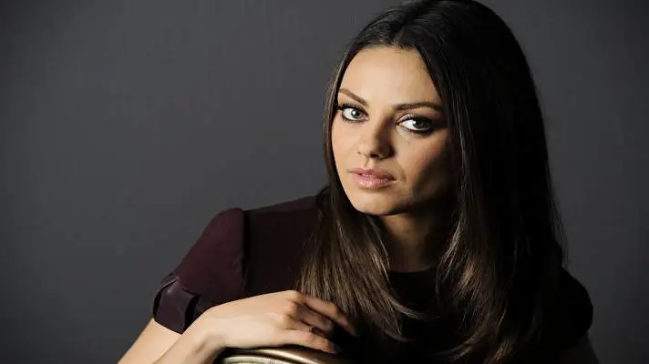 Mila Kunis1 Dark theme for Windows 11 Slideshow image 3