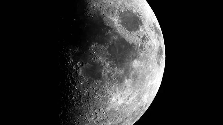 Moon theme for Windows 11 Slideshow image 2