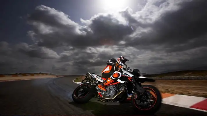 Motorcycle theme for Windows 11 Slideshow image 3