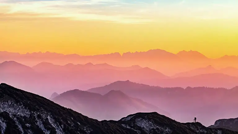 Mountains on Horizon theme for Windows 11 Slideshow image 5