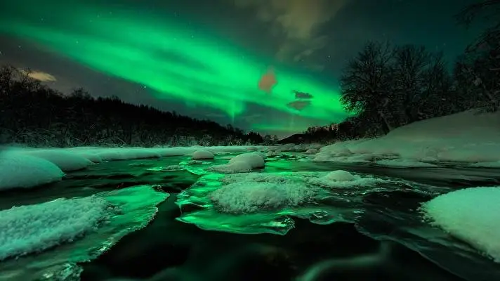 Northern Lights theme for Windows 11 Slideshow image 4