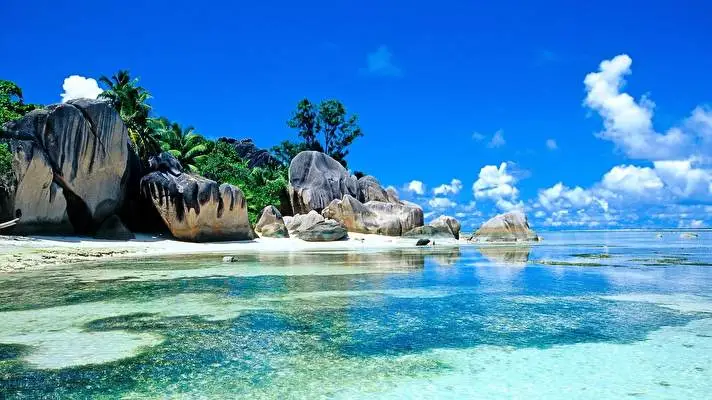 Paradise theme for Windows 11 Slideshow image 1