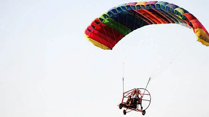 Paragliding theme for Windows 11 Slideshow image 1