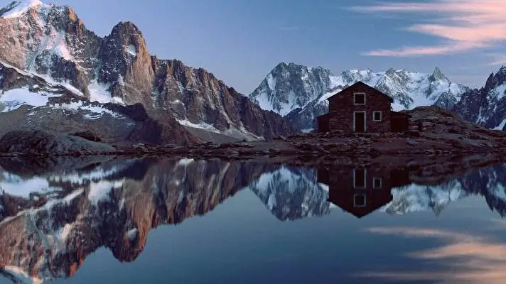 Reflection theme for Windows 11 Slideshow image 2