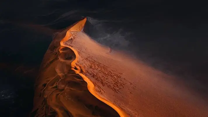 Sand Dunes Dark theme for Windows 11 Slideshow image 2