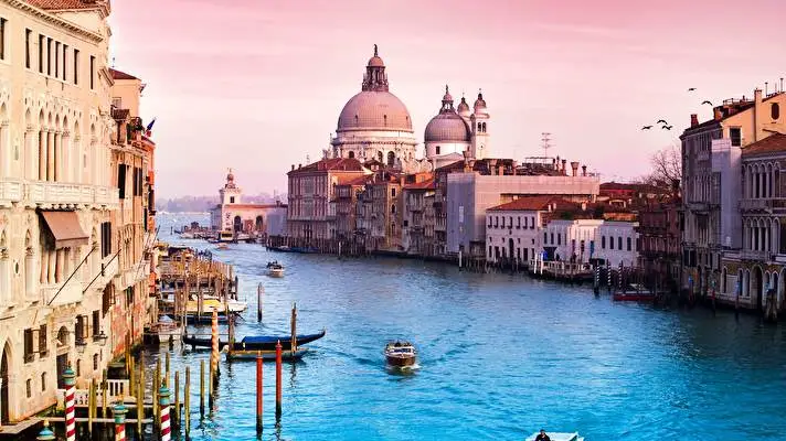 Venice theme for Windows 11 Slideshow image 1