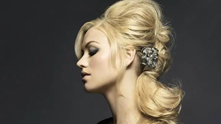 Yvonne Strahovski1 theme for Windows 11 Slideshow image 1