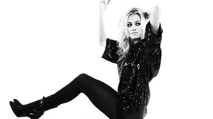 Yvonne Strahovski1 theme for Windows 11 Slideshow image 3